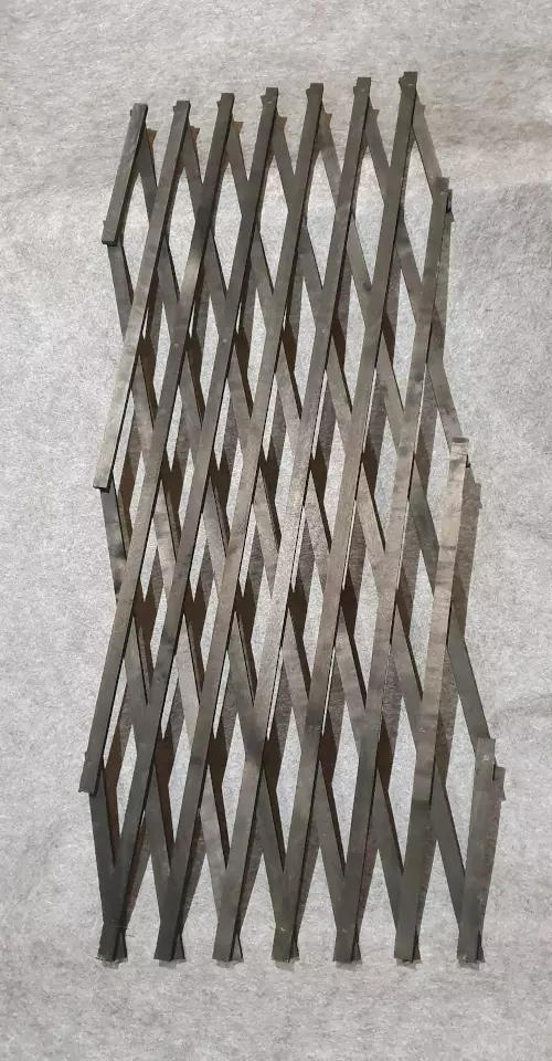 Köynnössäleikkö, musta haitarimalli - Kasvintuenta - 6430040626290 - 1